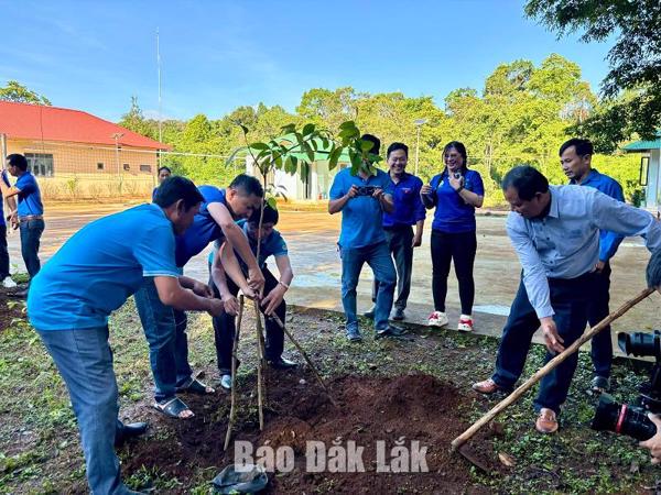 Phấn đấu sớm khai thông Cửa khẩu Đắk Ruê - Chi Miết