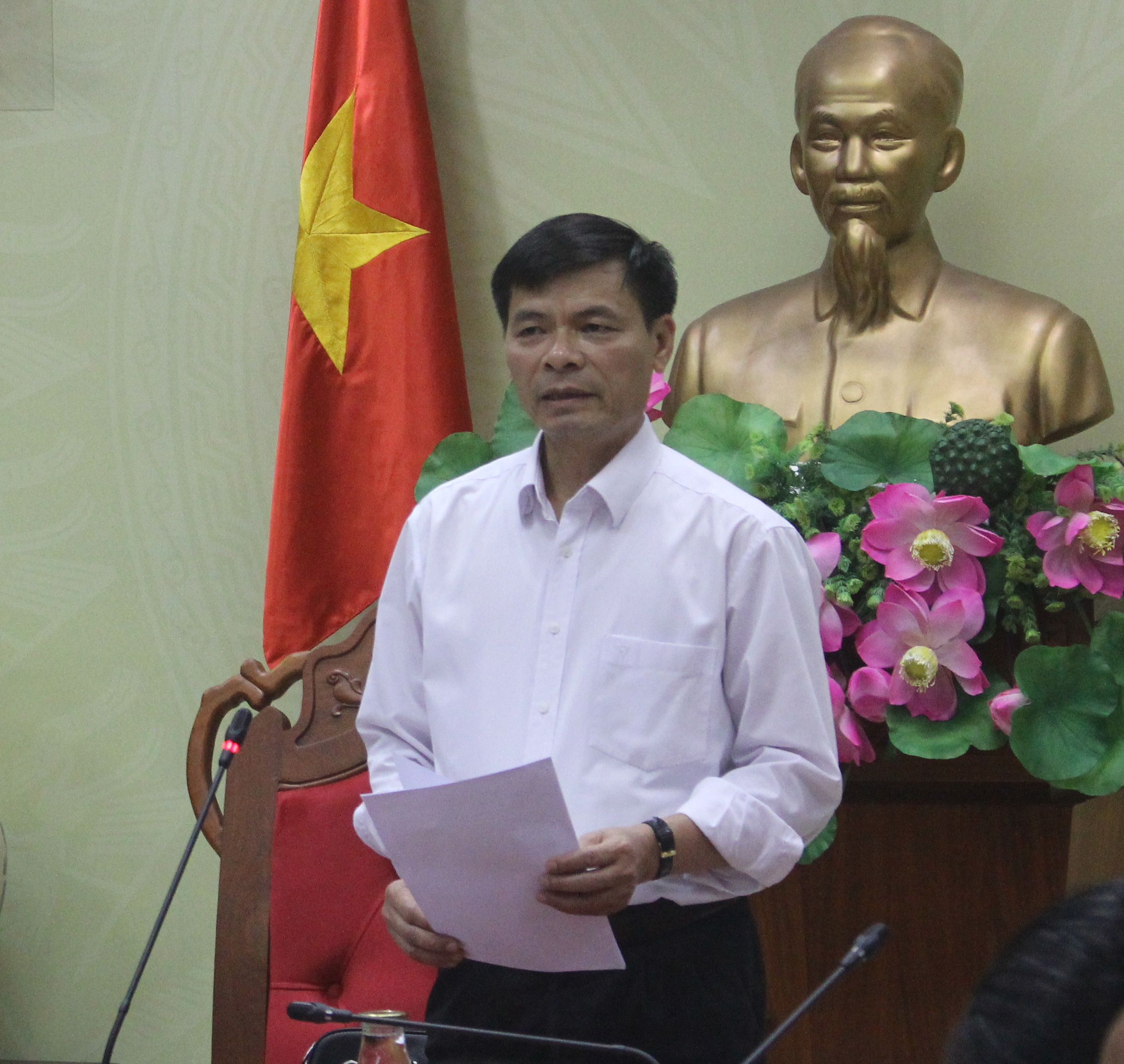 Ông Hoàng Mạnh Hùng, Phó Giám đốc Sở Nội vụ, Trường đoàn 1798 phát biểu tại cuộc họp