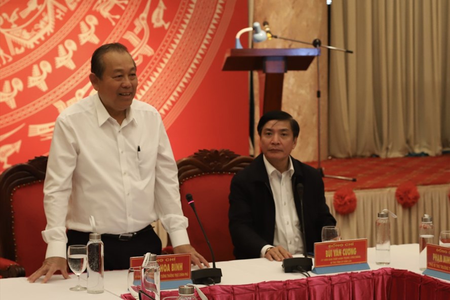 Phó Thủ tướng Thường trực Trương Hòa Bình phát biểu tại buổi làm việc. Ảnh: HL
